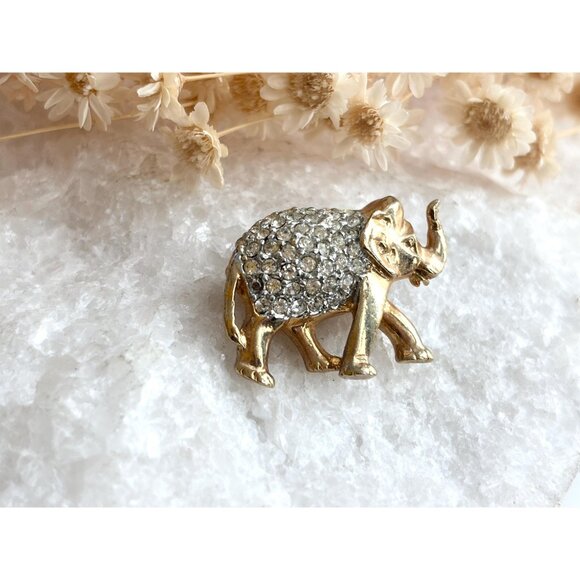 Elephant Figural Gold Toned Clear Rhinestoned Vintage Costume Jewelry Brooch - Picture 3 of 9